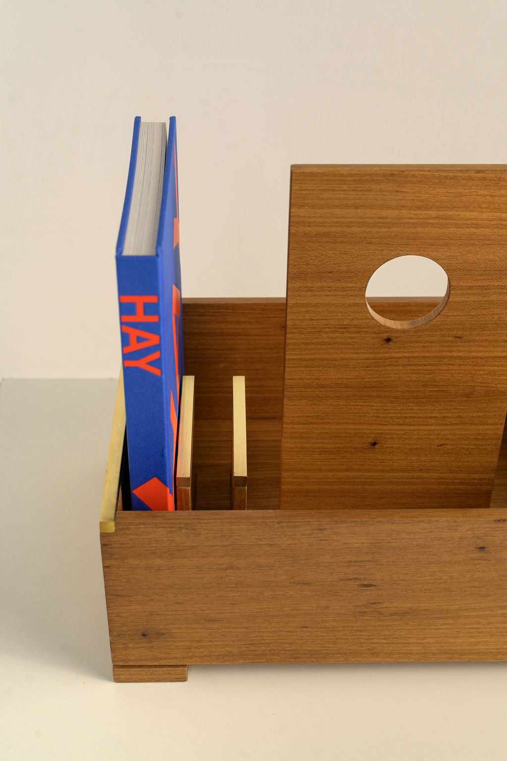Revisteiro Bauhaus